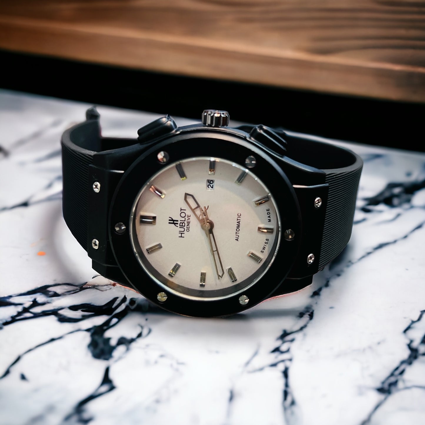 Exclusive Design Men Wrist Watch Leather Strap with Master Lock