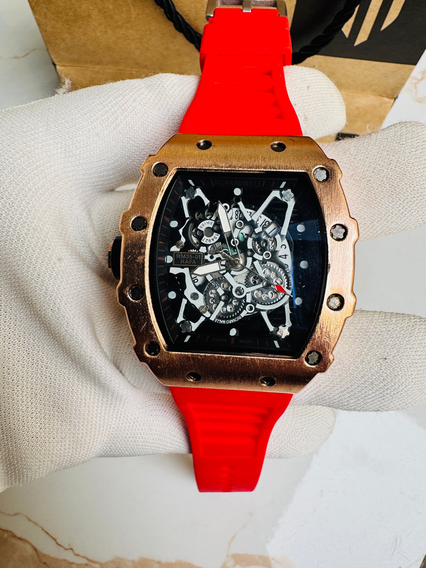 New Luxury Exclusive Design Men's Wrist Watch Quartz Movement