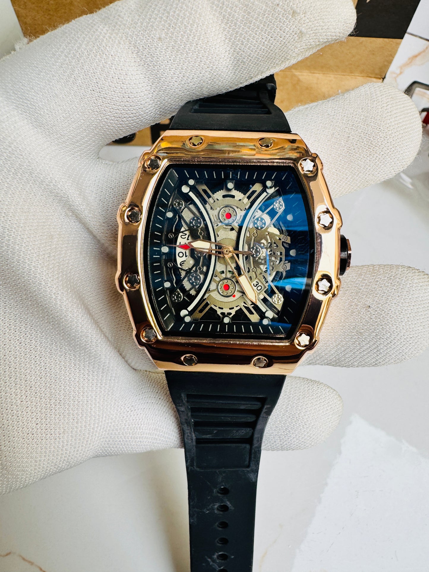 New Luxury Exclusive Design Men's Wrist Watch Quartz Movement
