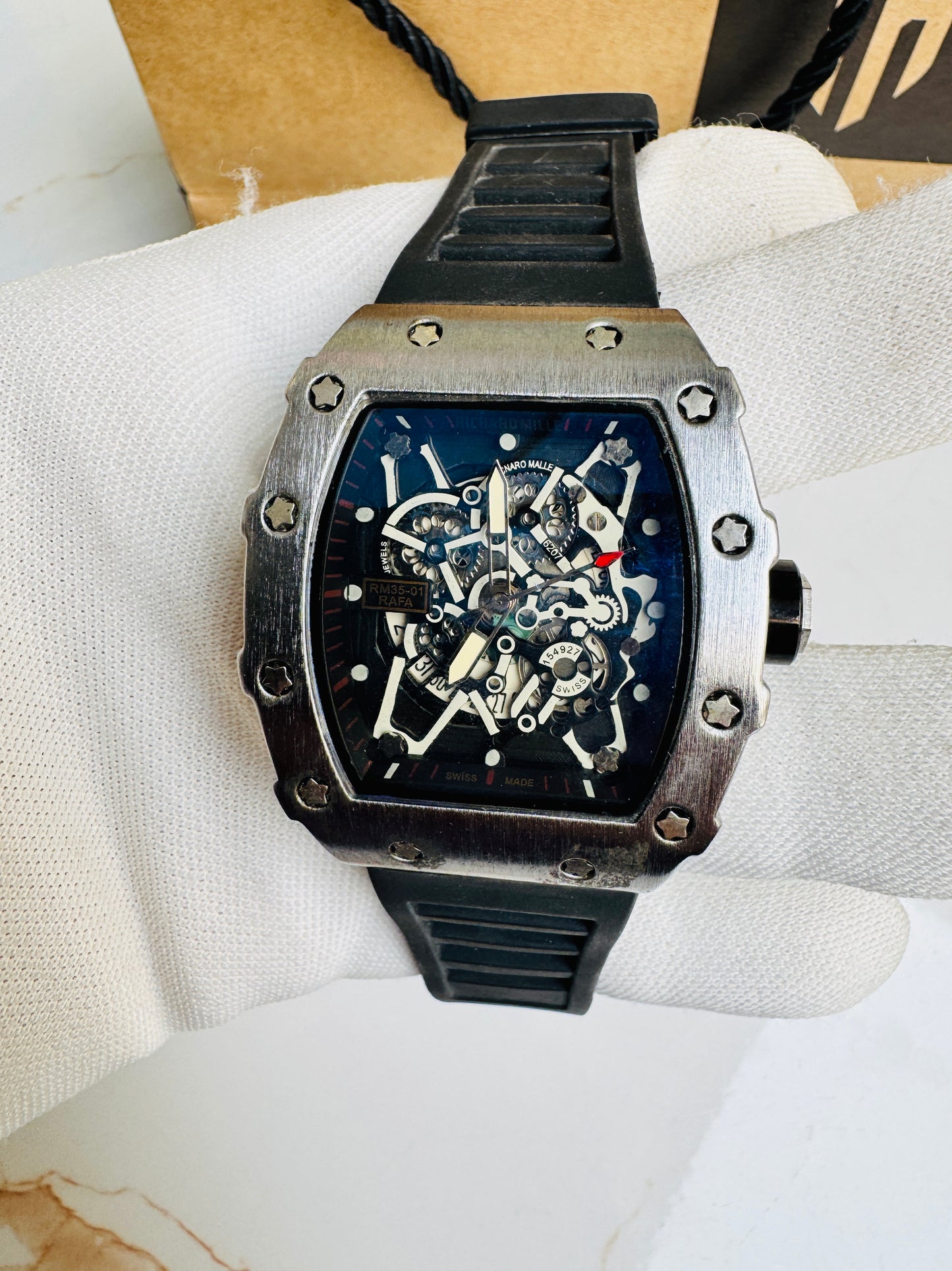 New Luxury Exclusive Design Men's Wrist Watch Quartz Movement