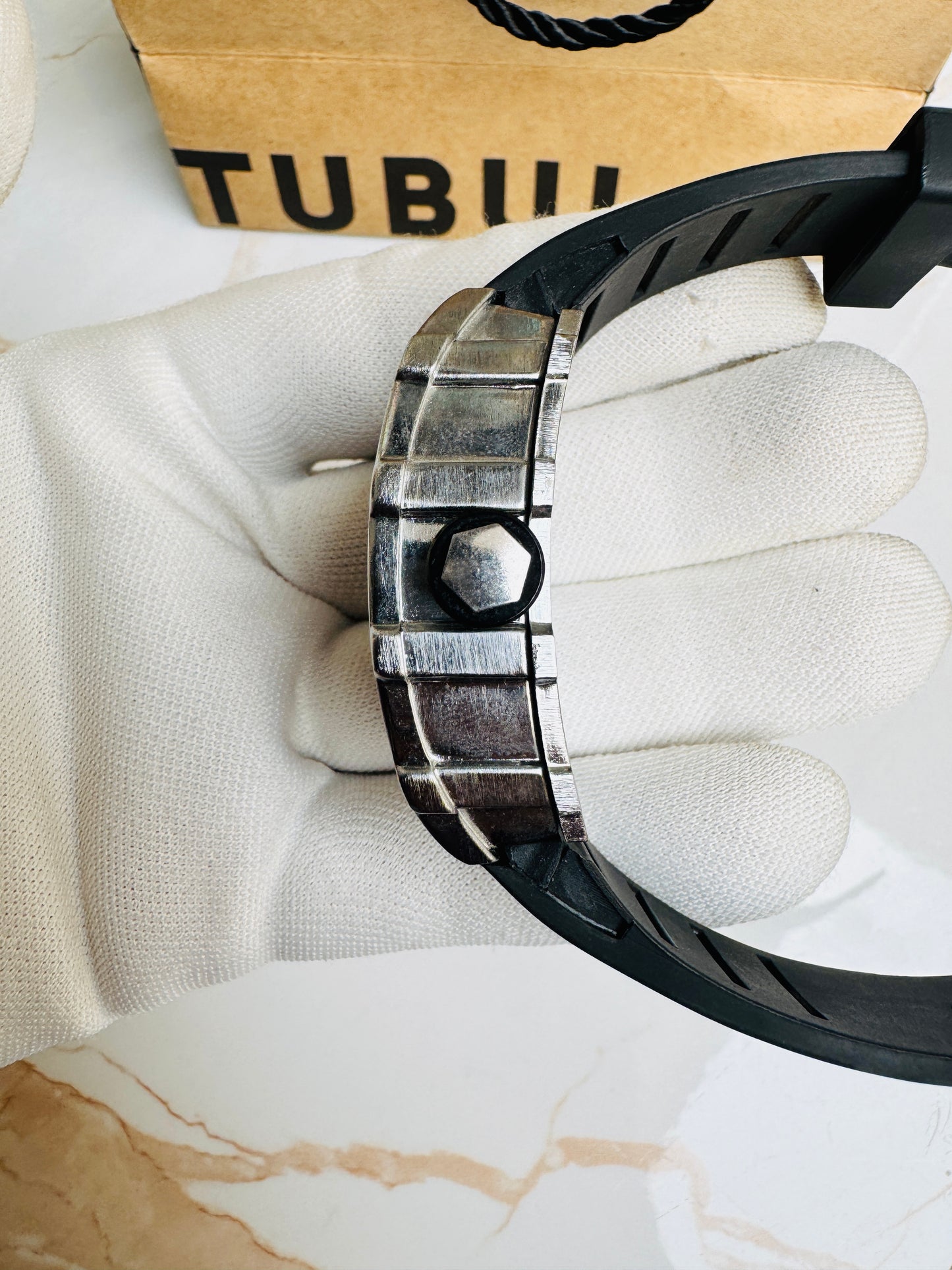 New Luxury Exclusive Design Men's Wrist Watch Quartz Movement