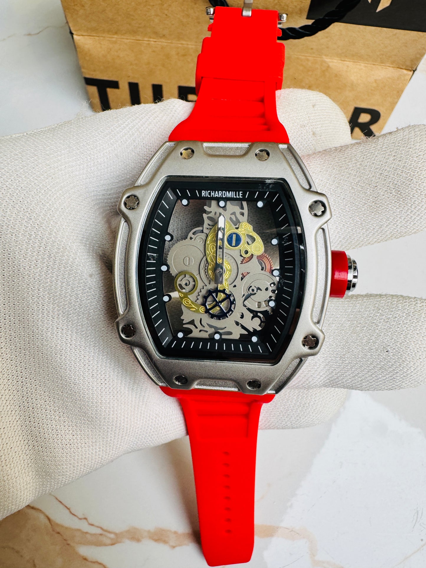 New Luxury Exclusive Design Men's Wrist Watch Quartz Movement